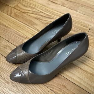 East‎ 5th size 7.5 heels